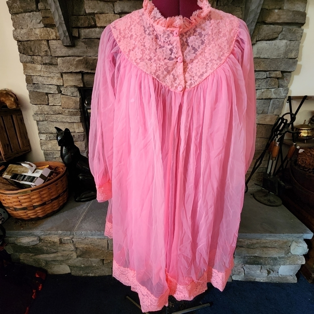 1960s Watermelon Pink Peignoir Set